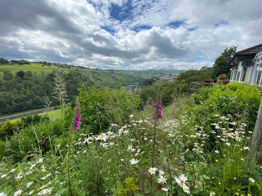 The Crest Hillside Retreat With Hot Tub Holiday home Abertillery