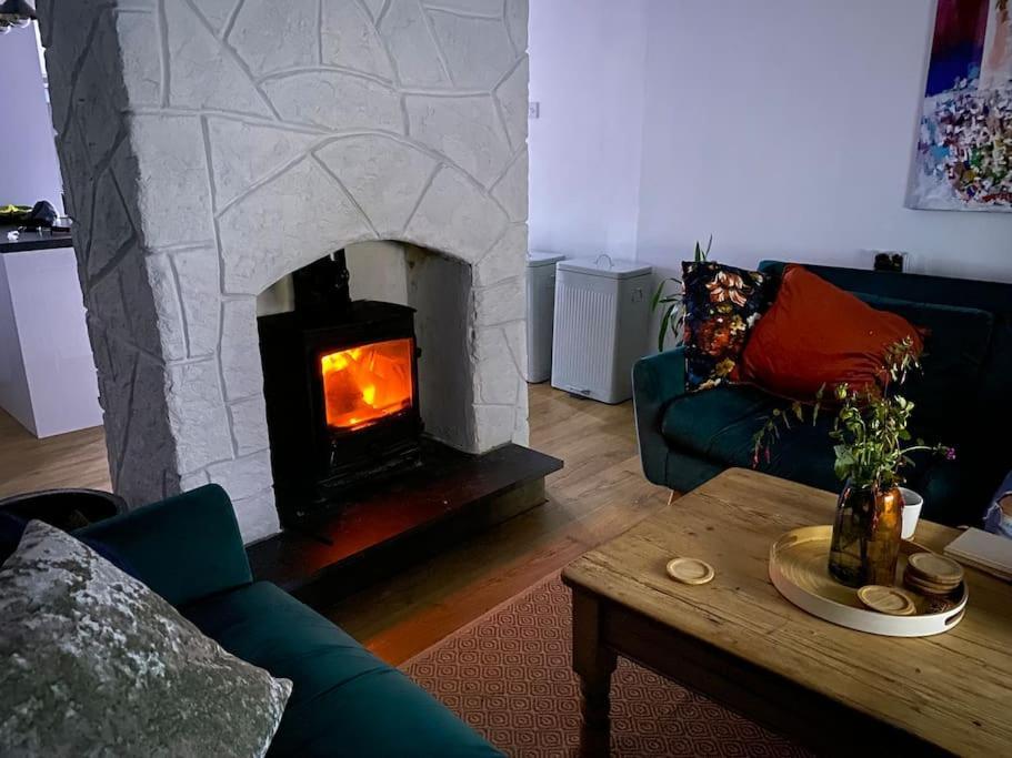 Holiday home The Crest Hillside Retreat With Hot Tub *