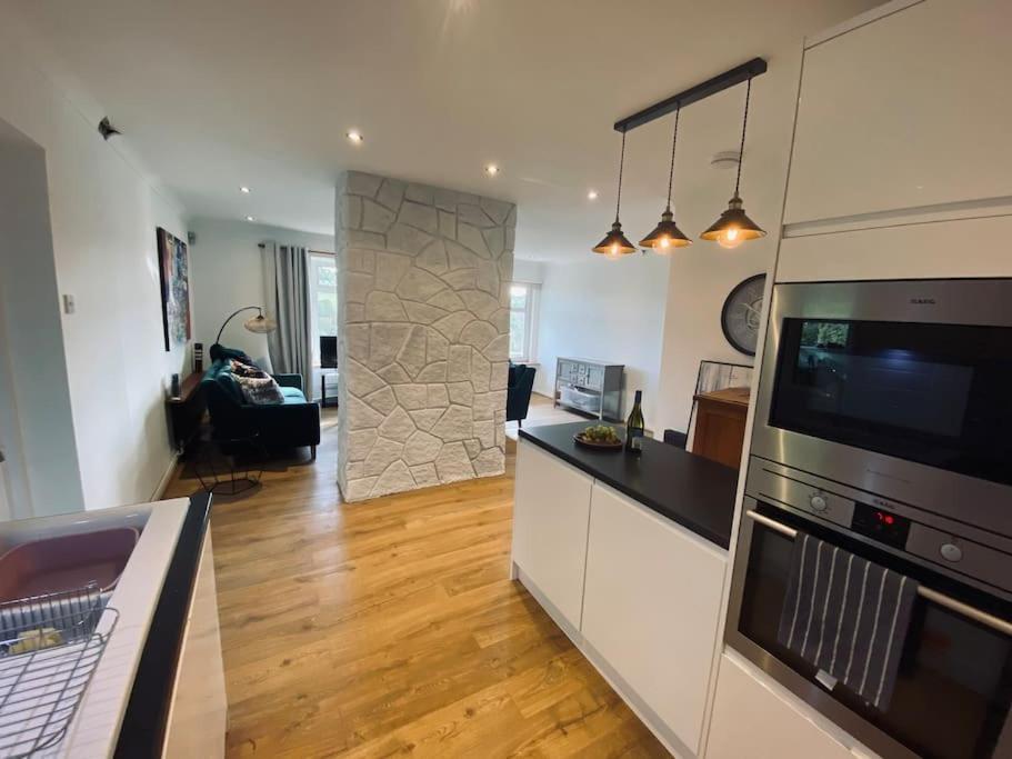 The Crest Hillside Retreat With Hot Tub Holiday home *