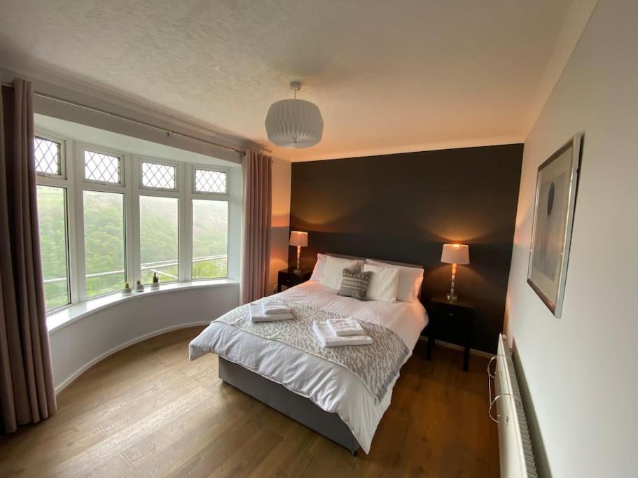 Holiday home The Crest Hillside Retreat With Hot Tub Abertillery