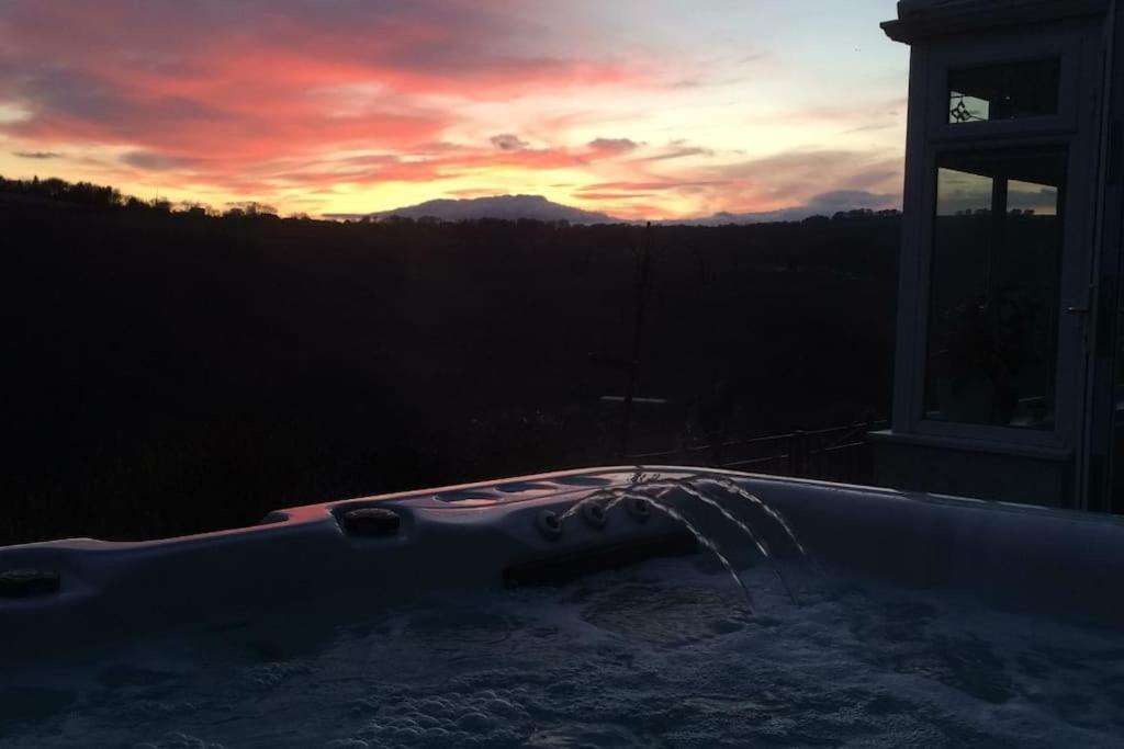 Holiday home The Crest Hillside Retreat With Hot Tub Abertillery