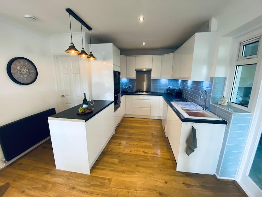 The Crest Hillside Retreat With Hot Tub Abertillery