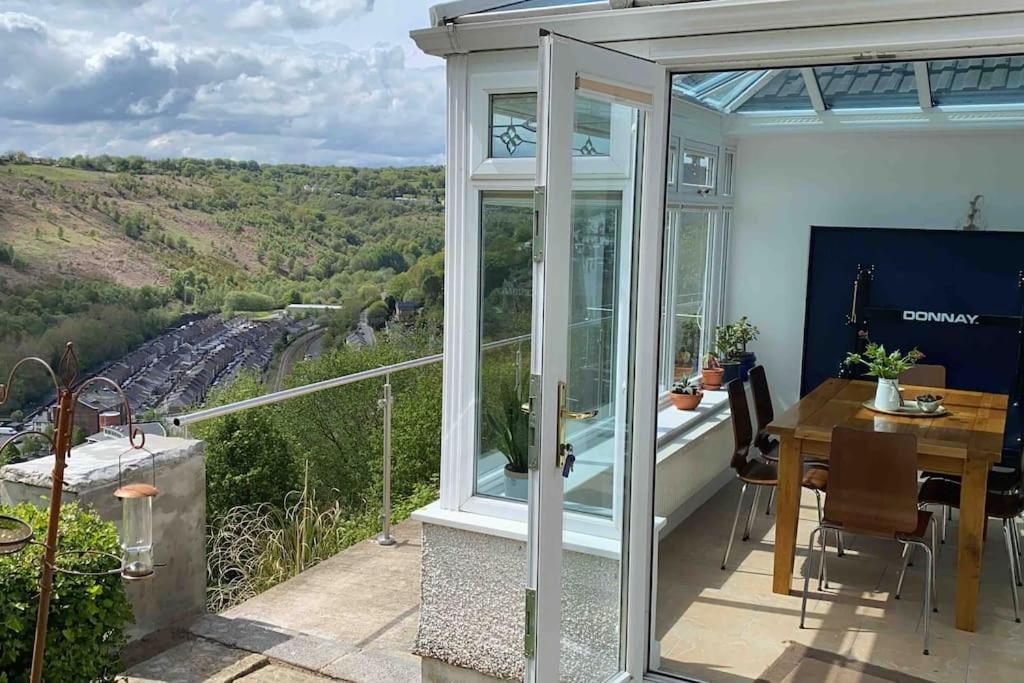 Holiday home The Crest Hillside Retreat With Hot Tub