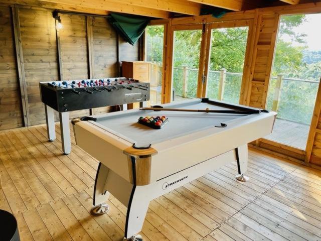 Holiday home The Crest Hillside Retreat With Hot Tub *
